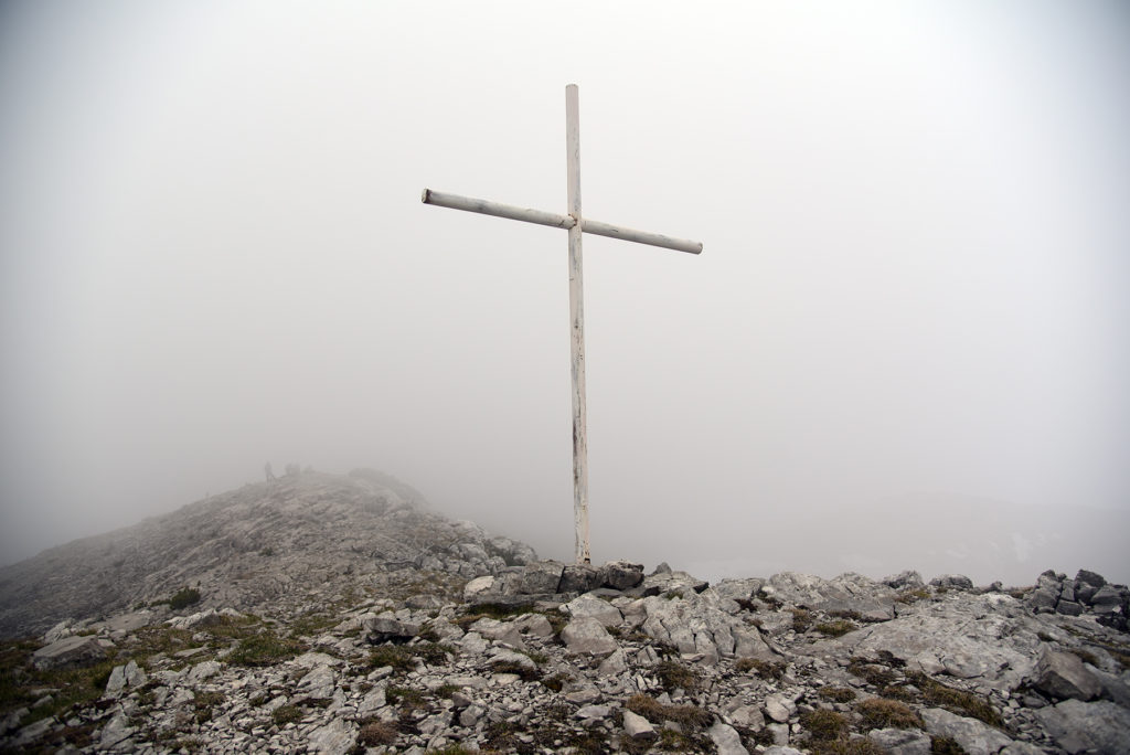 Vrh Dinare - krzyż na szczycie