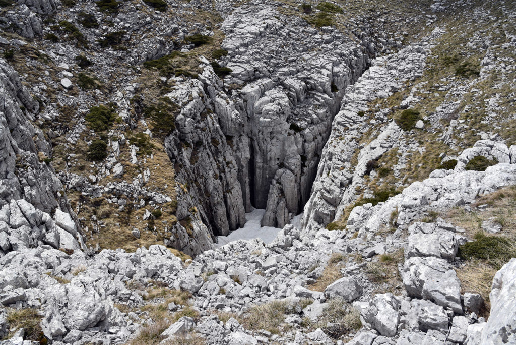 Vrh Dinare - skalny kanion