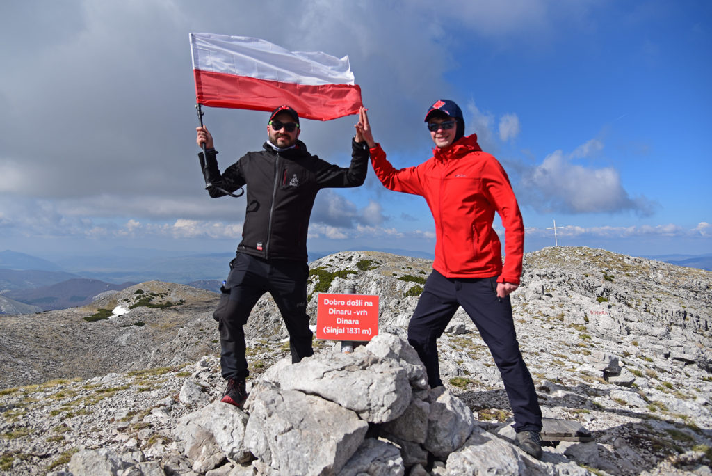 Vrh Dinare - z polską flagą na szczycie