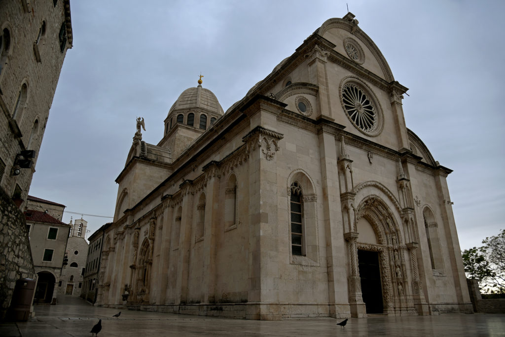 Katedra w Szybeniku - widok na ścianę frontową