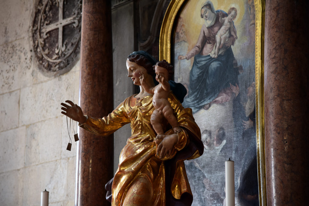 Katedra w Szybeniku - wnętrze - Maryja z Dzieciątkiem