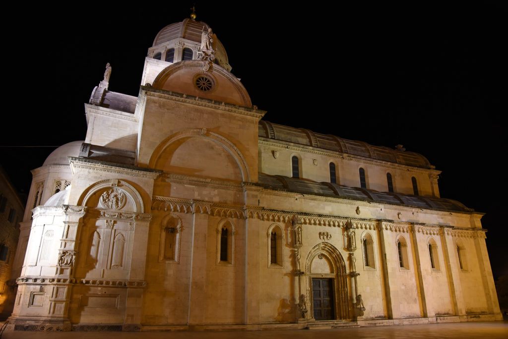 Katedra w Szybeniku - ściana północna nocą