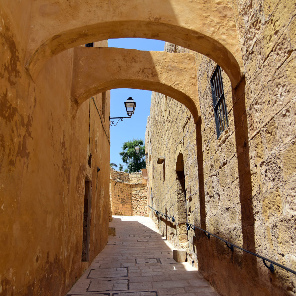 Rabat - uliczka z łukami