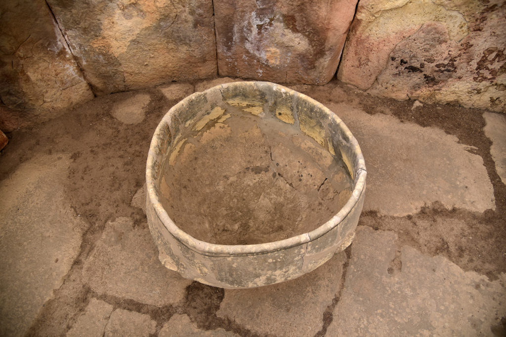 Kamienna misa odtworzona ze znalezionych kawałków