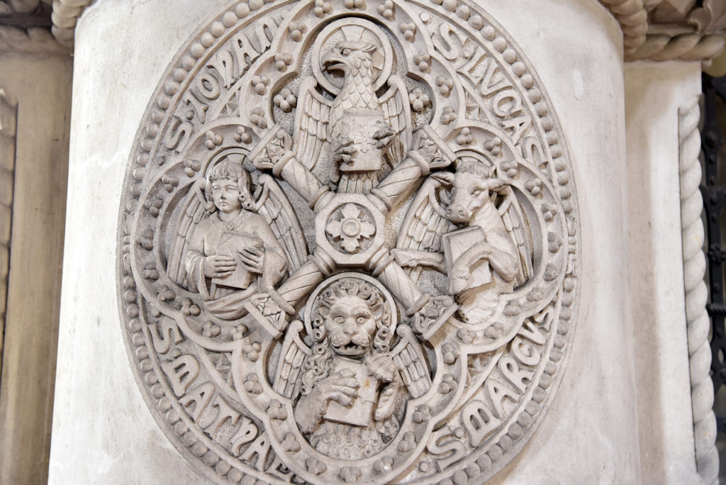 řebíč - Bazylika św. Prokopa - ambona - detal ze zwierzęcymi symbolami Ewangelistów
