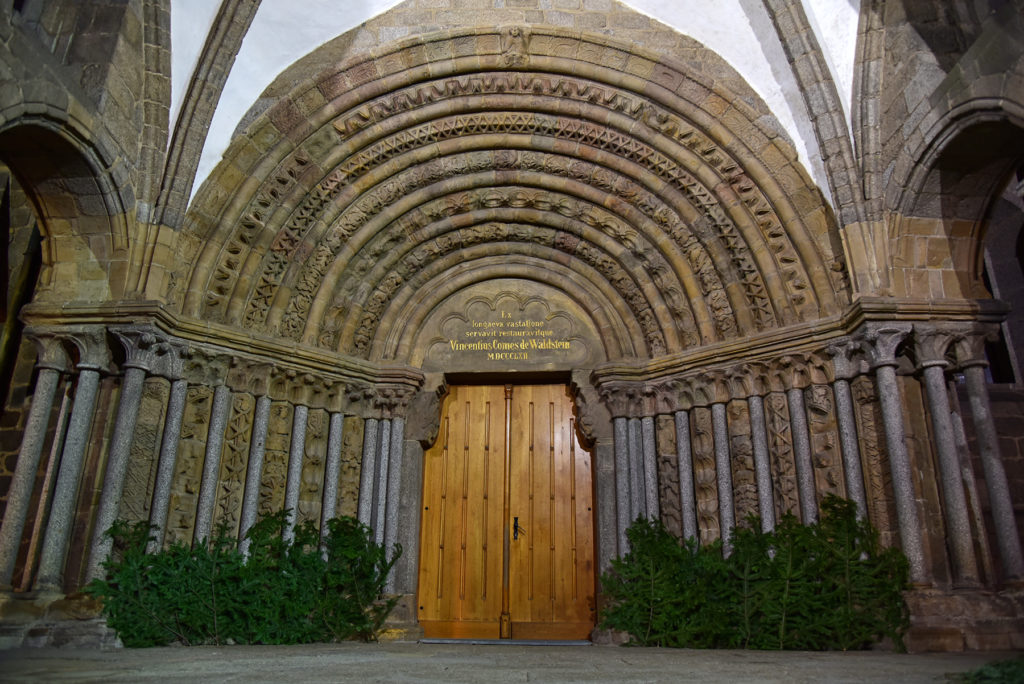 Bazylika św. Prokopa - romański portal