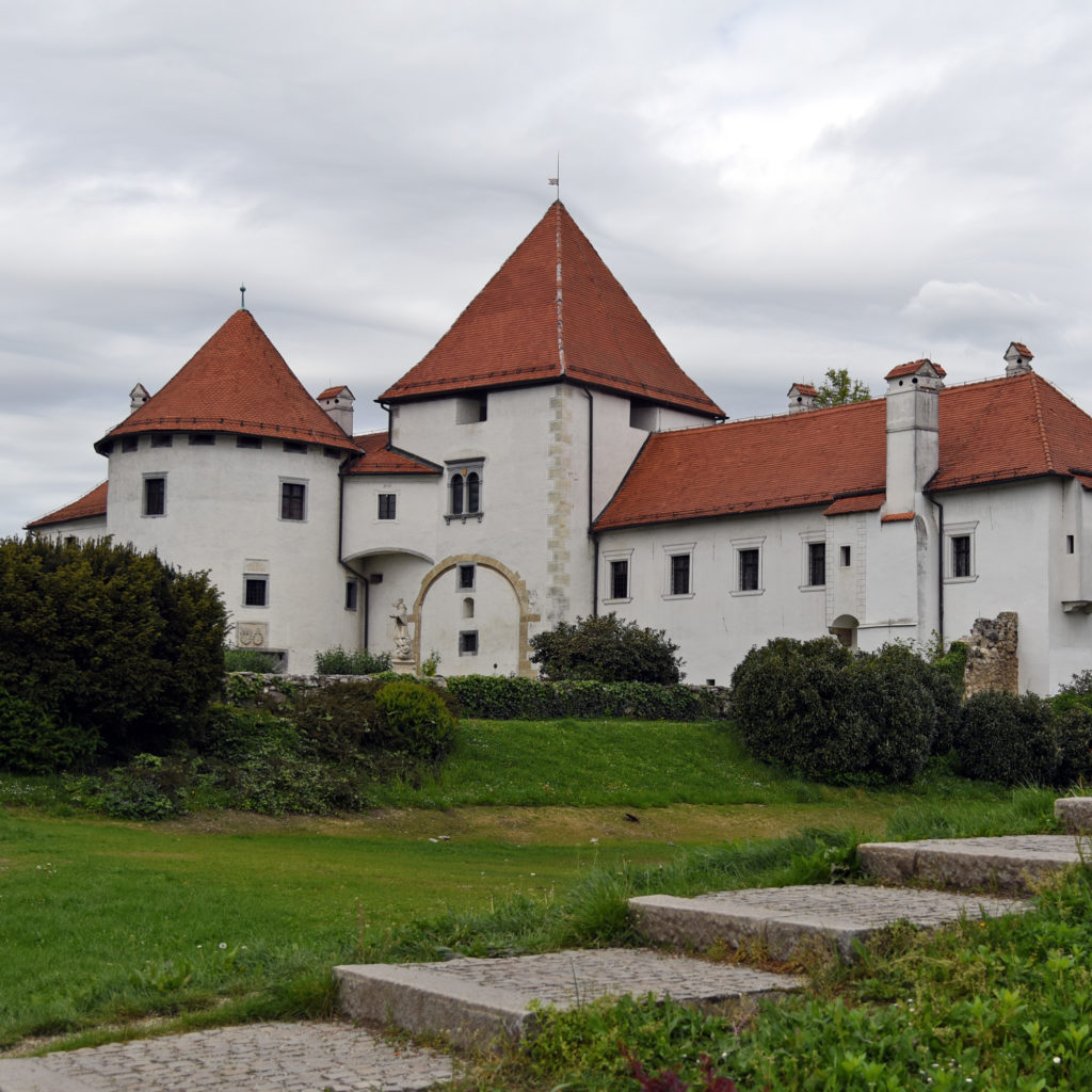 Varaždin - Zamek z ogrodów przy zamkowych