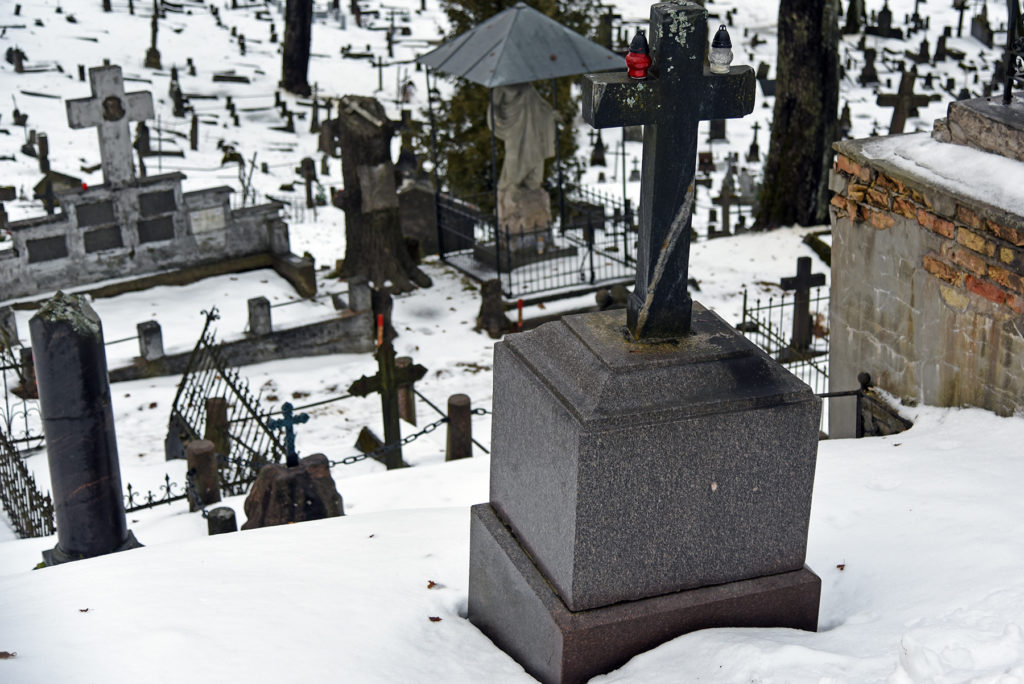 Cmentarz na Rossie - widok na zniszczoną część