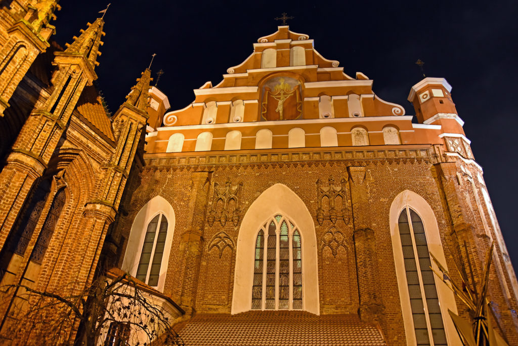 Wilno - fasada kościoła św Franciszka i św Bernarda