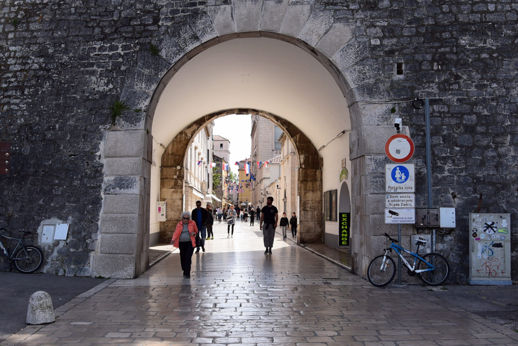 Zadar - mury obronne - jedna z brama - wejście do miasta