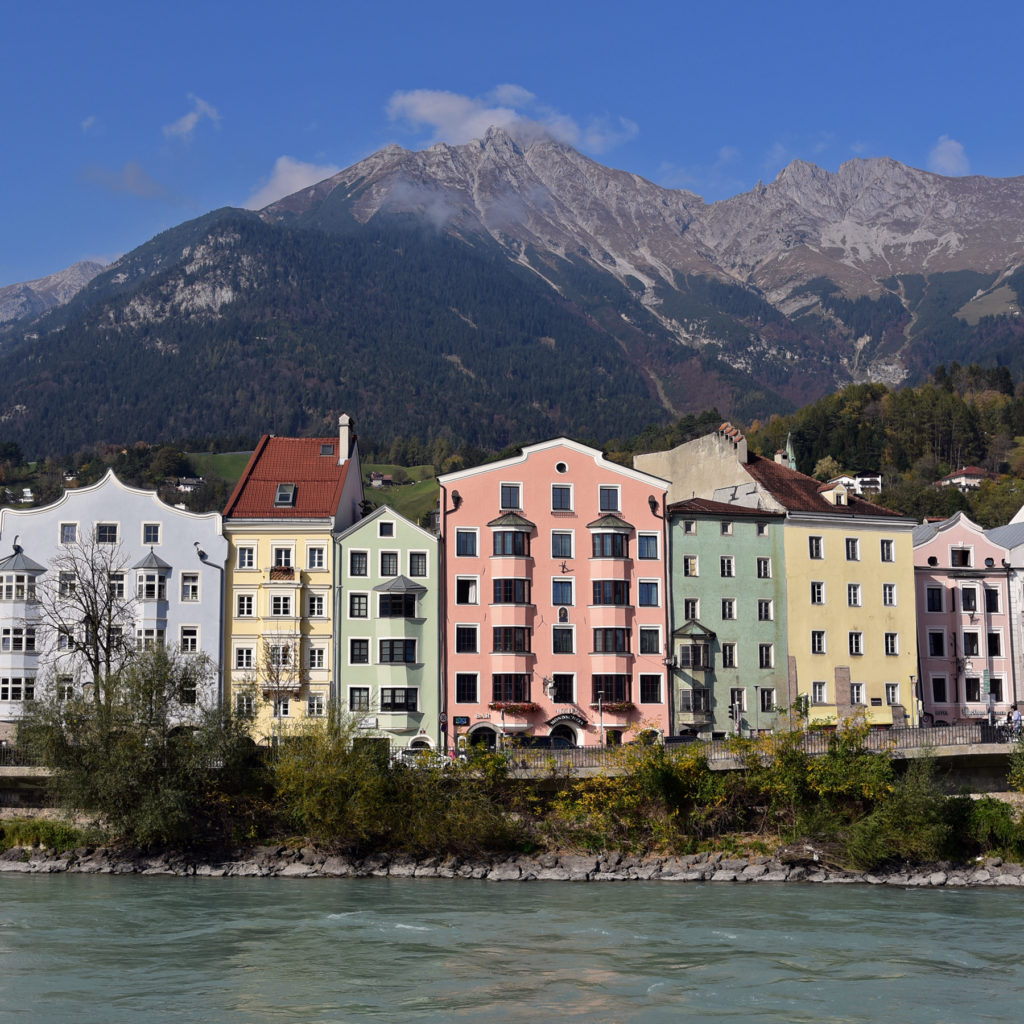 Innsbruck - domy nad rzeką Inn