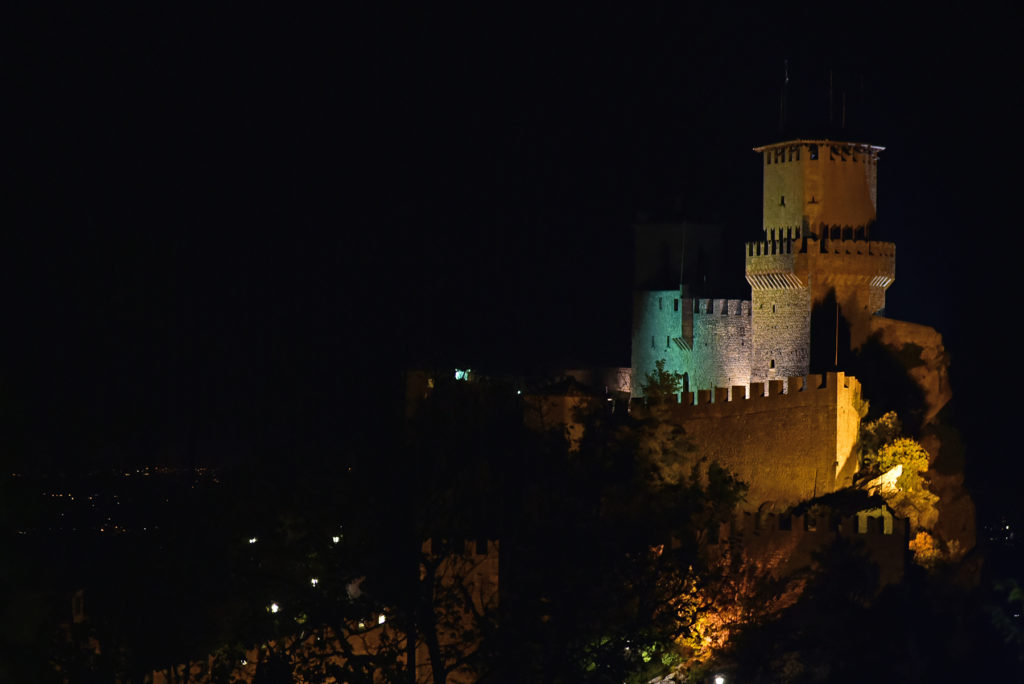 Monte Titano - Pierwsza wieża nocą