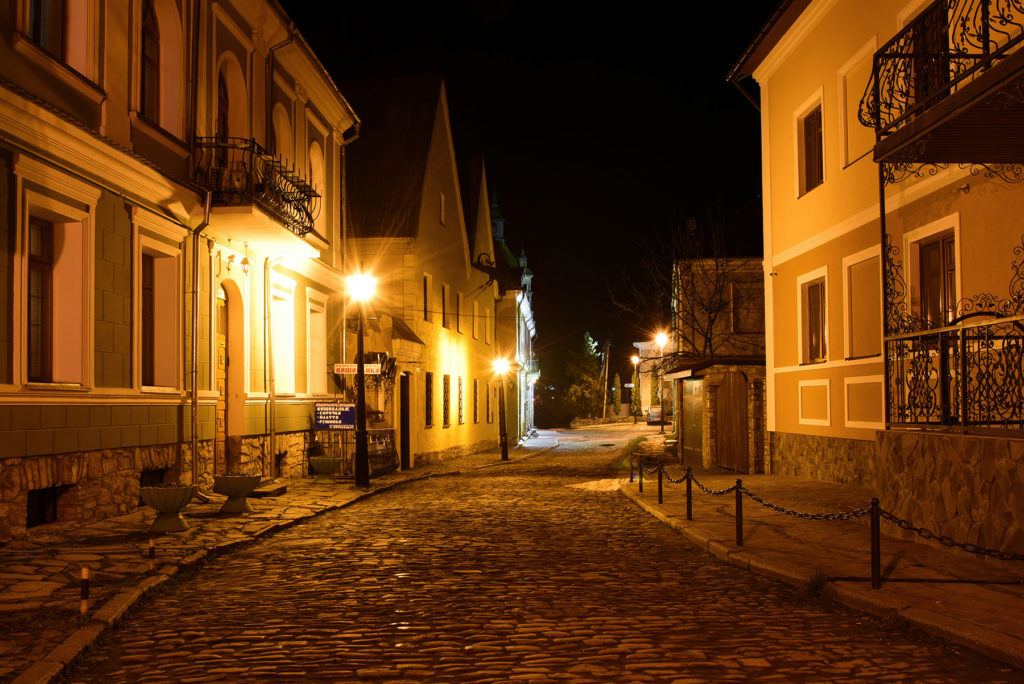 Kamieniec Podolski - ulica Pietnicka nocą