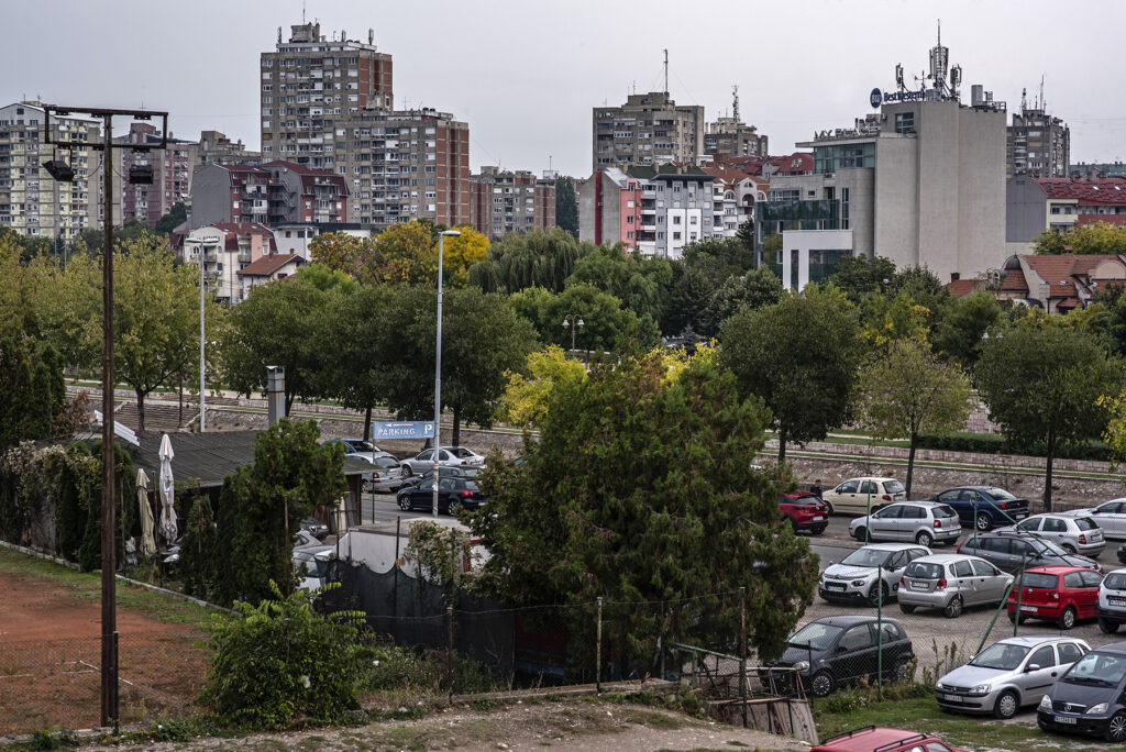 Panorama miasta Nisz z tarasu widokowego