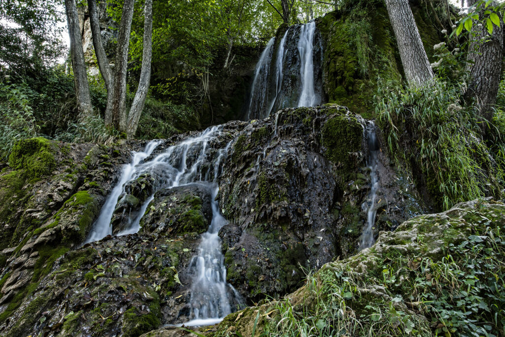 Wodospad Bigar - ujęcie spod mniejszych kaskad